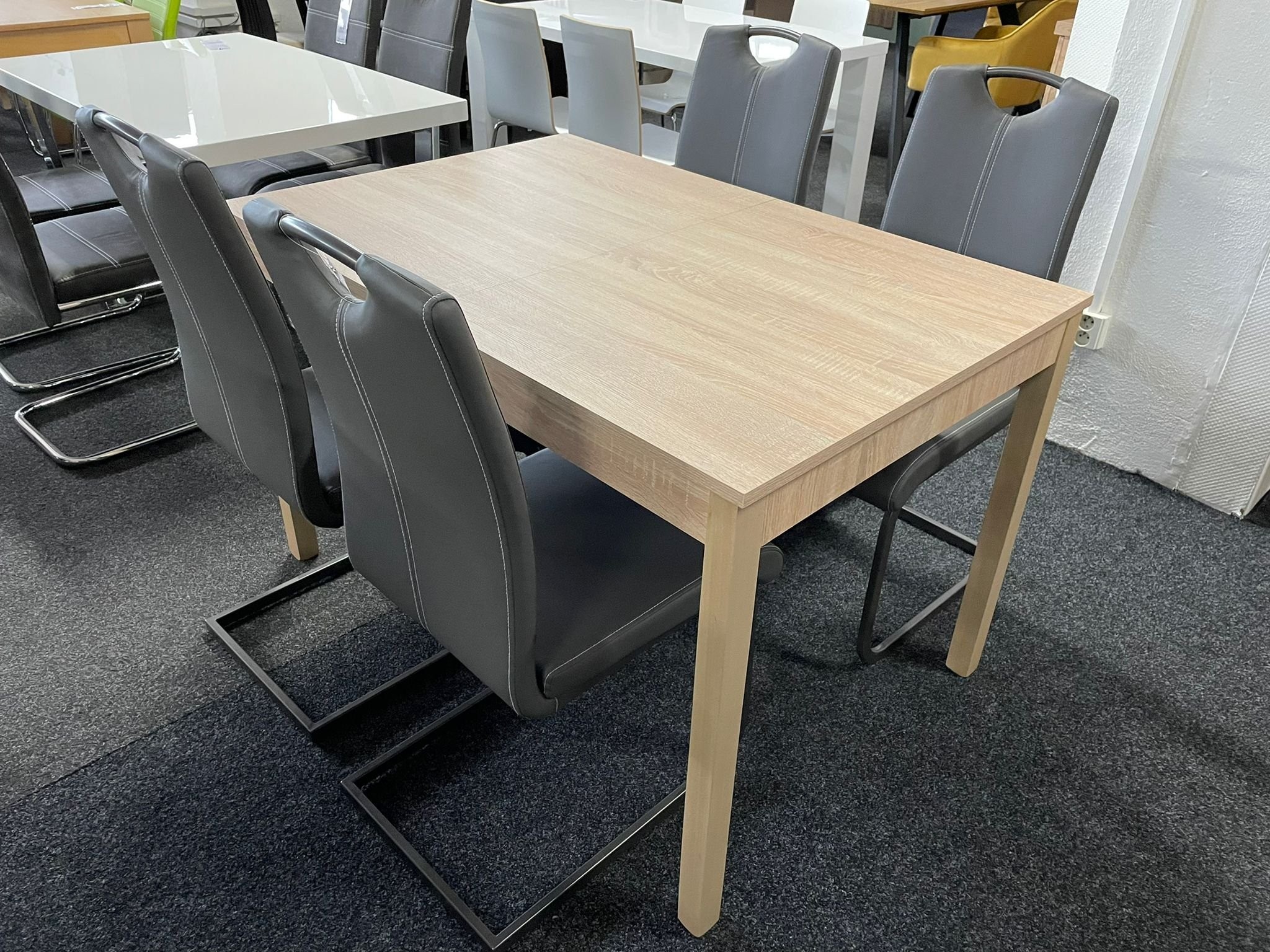 Zostava: stôl BERGAMO + stolička DCL-613 grey