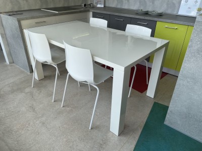 Zostava: stôl AT-3008 WT + stolička FONDO (ZV)