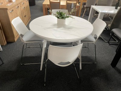 Zostava: stôl HT-409 WT + stoličky STRIKE (LC)
